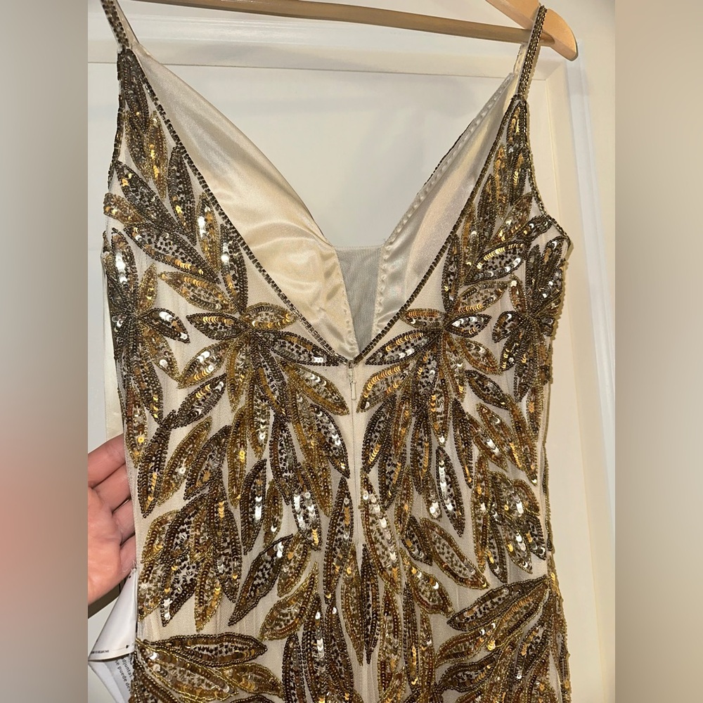 MAC DUGGAL
Gold Hand Beaded Leaf Embellished EvenPlunge Neck Evening Gown - Picture 8 of 13